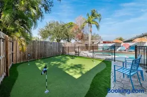 Seminole, 10 min to beach, Back yard fun, Pool & Spa STR26-00348 - Image 2