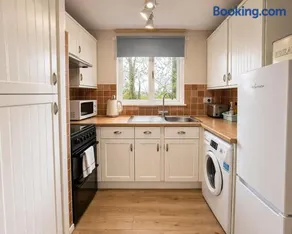 65 Strawberry Hill, Tolroy Manor - Image 5