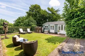 The Summerhouse, countryside retreat with private hot tub - Image 3