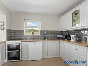 Mourneen Cottage, Cleggan - Image 3