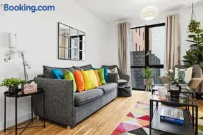 Central Liverpool Baltic Apartment Sleeps 7 - Image 3