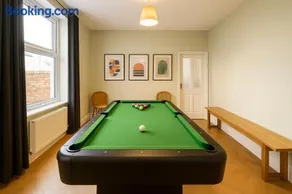 Edwardian City Centre House For Big Groups, Offroad Parking & Hot Tub! - Image 2