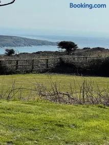 The Little Coastal Hideaway with Stunning Sea Views and Garden - Image 3