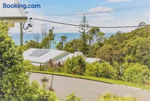 THE DAVEY Seaside Villa - Image 3