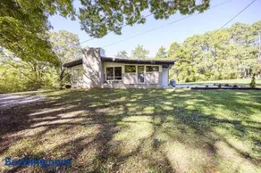 Gorgeous Renovated Home With Large & Private Lot - Image 4