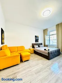 Cozy 3BR Apt for up to 9P, 10 Min to FAC Platz - Image 1