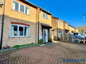 J&J stays 5 bedroom detached house in Peterborough with parking - Image 4