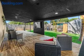 Home in Fort Lauderdale with Hot Tub and BBQ - Image 3
