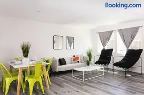 Central 3BR Apt Near Americana - Image 1