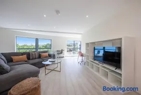 Modern 2-Bed Near Luas & Dublin Mountains - Image 1