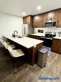 4BR Townhome near Downtown-SLC Airport - Image 4