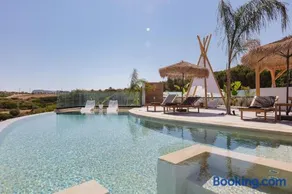 Bohemian Villas - Private Infinity Pools & Panoramic Sea View - just 500m from Beach - Image 4