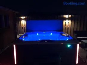 Lochinvar - Highland Log Cabin with Private Hot Tub - Image 1