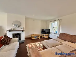 10 The Gardens - Image 1