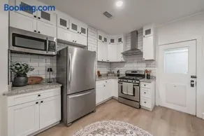 Walk To TCU-Boutique-Sleeps 6-2 King Beds - Image 5
