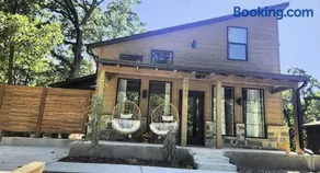 The Pointe Guesthouse - Image 1
