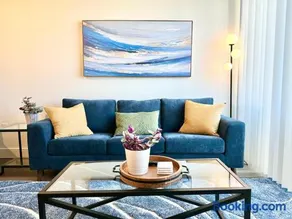 Bright 2 Bed 2 Bath with Views Walk to the Beach DTSM - Image 1