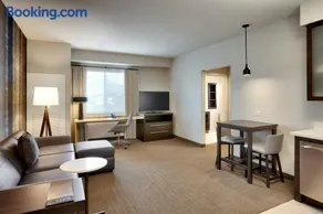Residence Inn by Marriott Vancouver Airport - Image 2