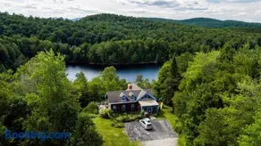 Secluded 3-bedroom log home that borders VT state park - Image 5