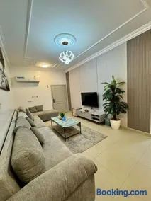 شقق عائلية ثلاث غرف وحمامين وصاله ونت مجاني - Image 1