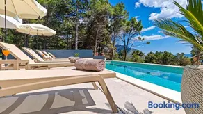 Villa Maria - Heated Pool, Sea & Mountain Views, Sports Court - Image 5