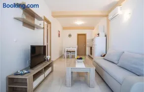 One-Bedroom Apartment In Komarna - Image 2