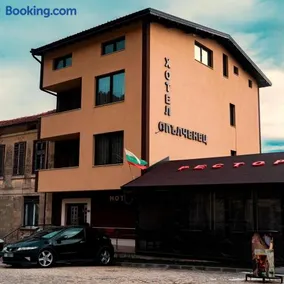 Hotel Opalchenets Стаи за гости и парти зала - Image 1