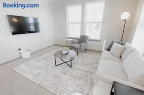 Landing - Modern Apartment with Amazing Amenities (ID3254X53) - Image 2