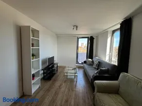 4 Bed Balcony Greenwich Retreat - Image 1