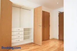 Studio Apartment in Bury Town Centre - Image 2