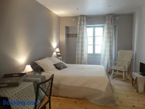 Chambres d'hôtes indépendantes au rez-de-chaussée d'une maison provençale dont une avec cour intérieure - Image 1