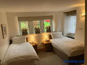 The Snug - Walker's Delight - Image 2