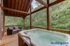 Deluxe Couples Cabin on Creek - Image 3