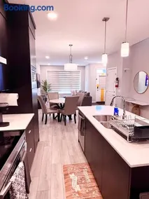 The Luxe Haven S Luxury 3BR Family Home - Image 2