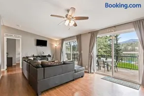 Gypsy Bay Waterfront Gem - Image 1