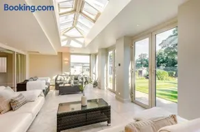 Country Retreat with Grounds & Leisure Facilities - Image 5
