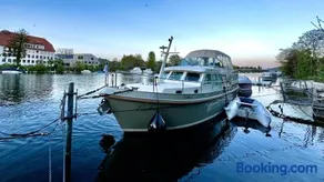3 Lacs Yacht - Image 1