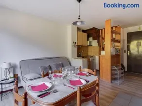 Appartement T3 Duplex 6 Pers. avec Cheminée et Balcon à Esquièze-Sère - FR-1-402-70 - Image 2