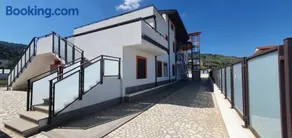 Alepou Guest House - Image 1