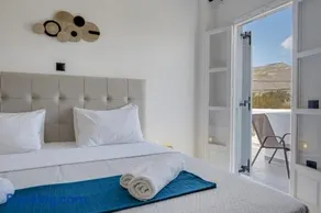 Seaview Double Room Private Jacuzzi - Image 3