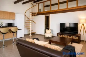 Nouveau - L'Ensoleillé Terrasse & Atypique - 10 Min Plages - Serenité & Confort - IDEAL FAMILLE Parking et Wifi Gratuit - OFFRE SPECIALE - Image 1