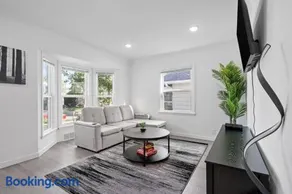 Movie Game Room & Fire Pit Luxury Spacious Home - Image 5