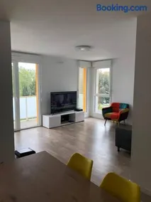 Logement neuf proche plage et aéroport - Image 1