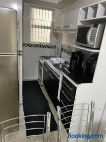 Apartamento térreo, bem equipado, com estacionamento, pra seis pessoas - Image 3