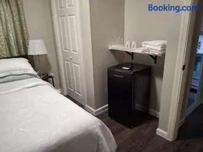 Two-Bedroom Home Private Parking 25 min to NYC - Image 1