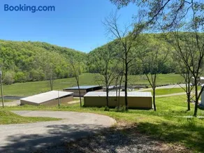 Country views and hikes. - Image 3