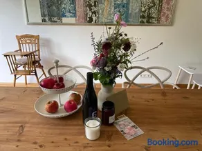 Apartamento vacacional apto para niños con terraza y jardín | Vistas al jardín | Adaptado para teletrabajar - Image 1