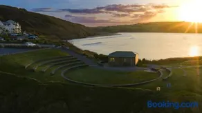 2 bed Beachfront Apartment Inchydoney Cork - Image 2