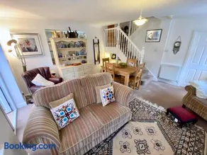 Spacious Two Bedroom House - TM - Image 5