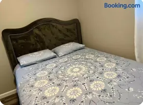 Entire Beautiful Guest Two Bedroom with own entrance along routes 3, 495 & 95 - Image 3